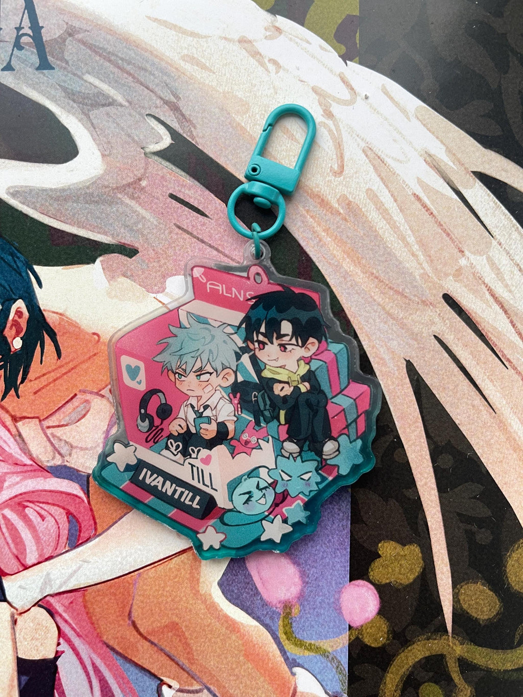 Alien Stage Acrylic Keychain – Mizi / Sua / Ivan Till – 6×8 cm