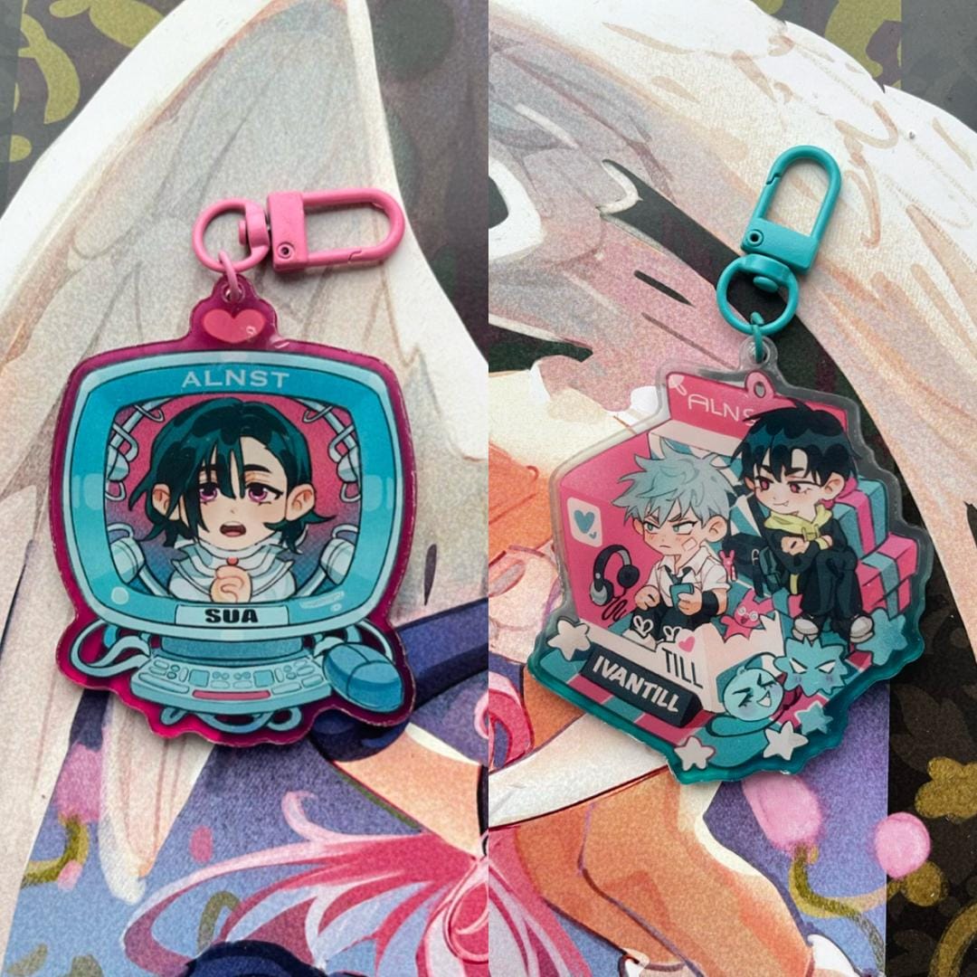 Alien Stage Acrylic Keychain – Mizi / Sua / Ivan Till – 6×8 cm